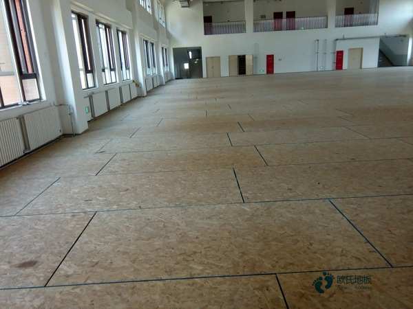 悬浮式篮球运动木地板专业养护