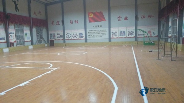 悬浮篮球运动木地板清洁养护