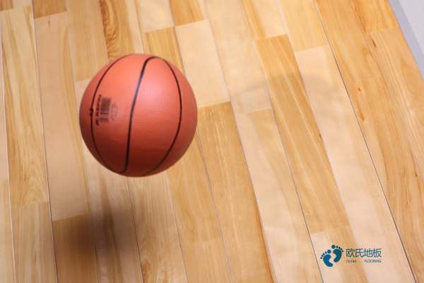 悬浮篮球运动木地板清洁养护