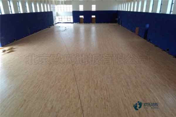 国产篮球场地地板施工流程2